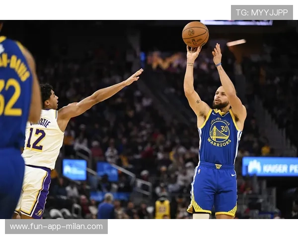 勇士外线连续爆发成为比赛焦点